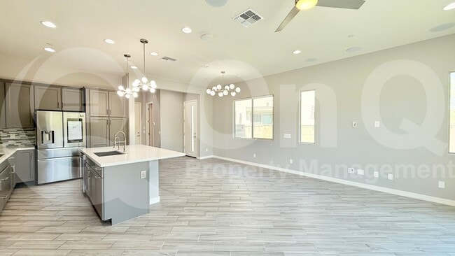 Building Photo - 7423 E Paraiso Dr