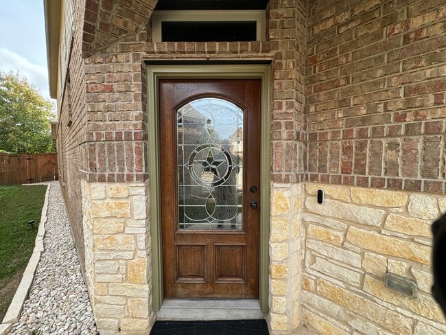 Building Photo - Spacious Beauty w/ Dual Master Retreats (U...