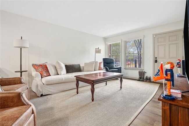 Foto del edificio - 427 Harper Ave