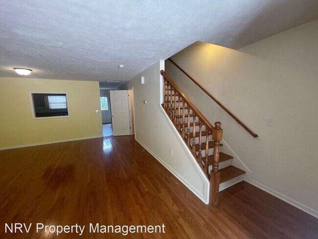 Building Photo - 2 br, 2.5 bath House - 910 2nd Street