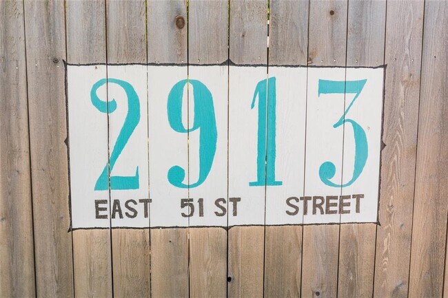 Foto del edificio - 2913 E 51st St