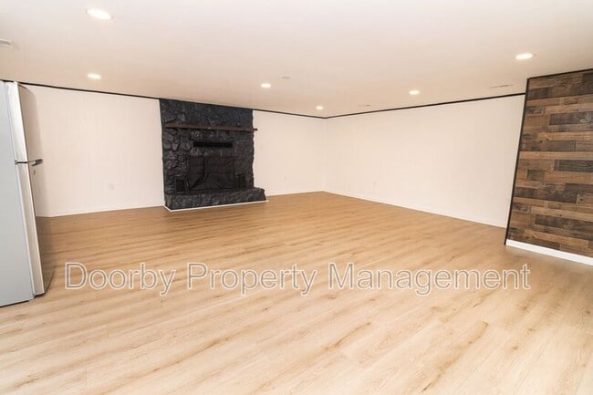 Foto del edificio - 1313 Timbercrest Ln