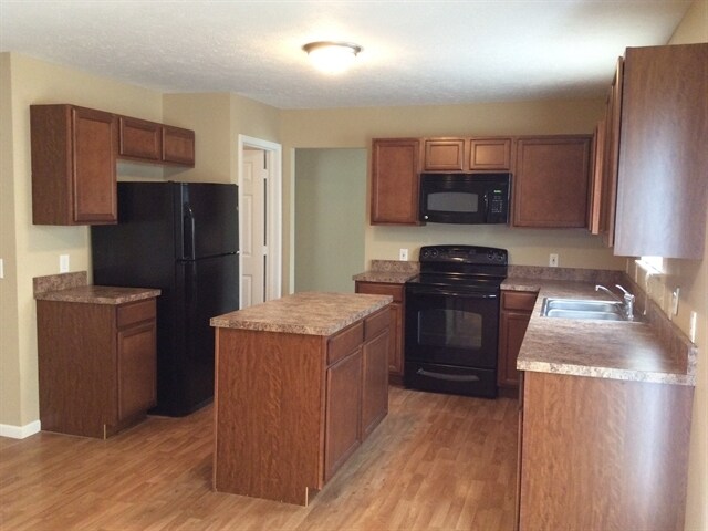 Building Photo - 10640 Standish Place