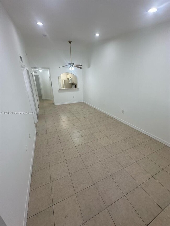 Building Photo - 1260 SE 28th Ct