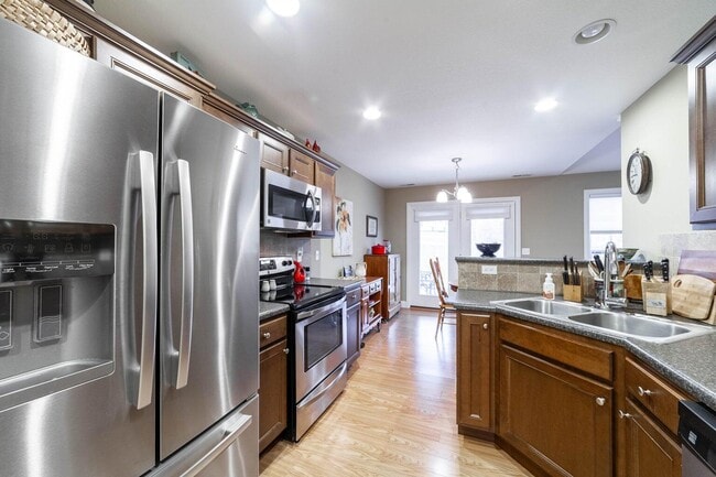 Building Photo - 4500 Weybridge Dr