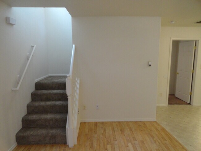 Foto del edificio - 1240 Bunting Ave