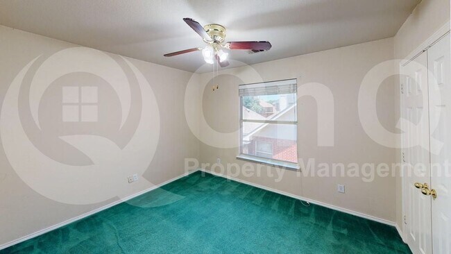 Foto del edificio - 2210 Elm Falls Pl