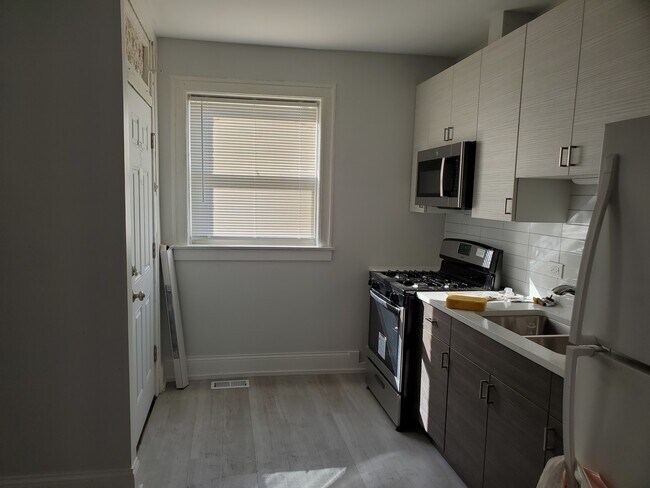 Building Photo - 417 E 73rd St