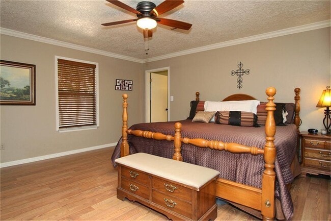 Building Photo - 10456 Champion Village Dr