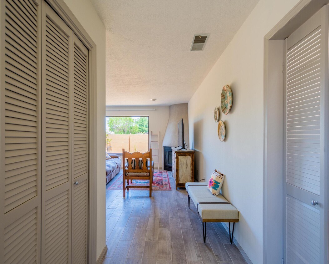 Foto principal - 9235 Osuna Pl NE