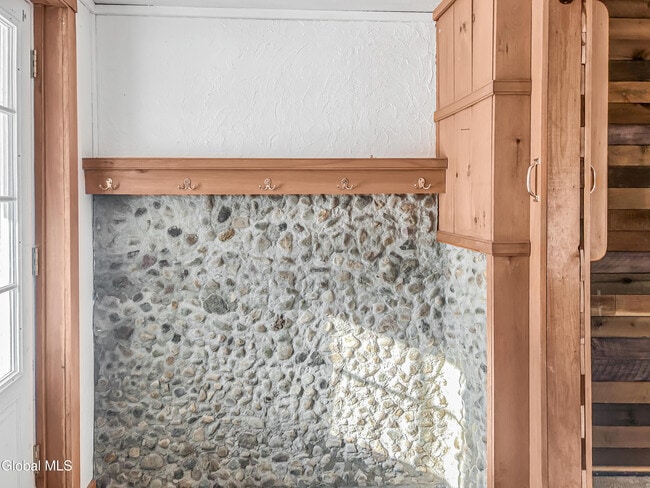 Foto del edificio - 196 Luzerne Rd