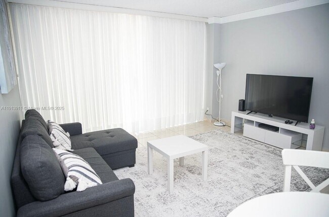 Foto del edificio - 3101 N Country Club Dr