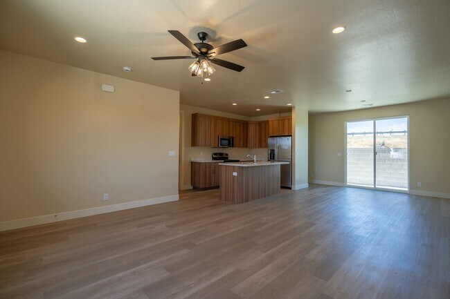 Foto del edificio - Newer Townhome Next to Utah Tech