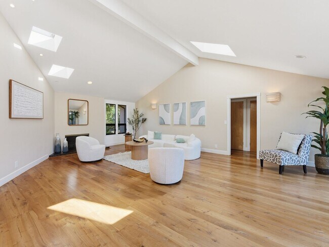 Building Photo - OPEN HOUSE 5/9 & 5/10 1:30-4:30