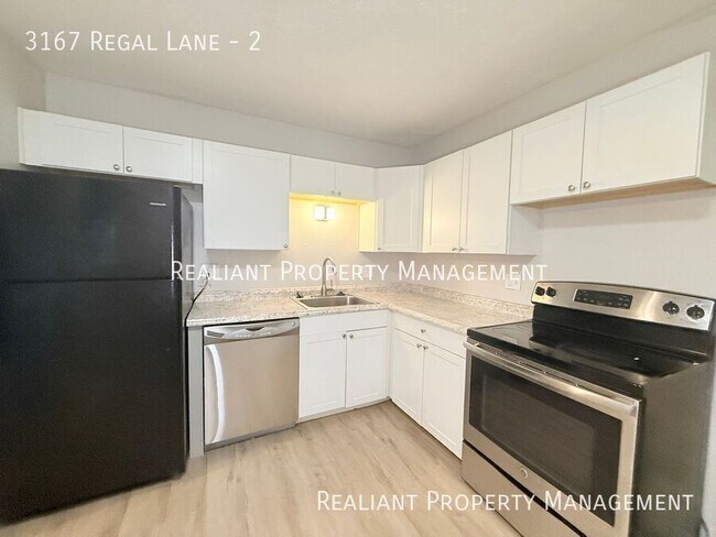 Foto del edificio - 3167 Regal Ln