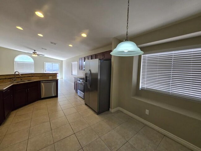 Foto del edificio - 4921 Sapphire Light St