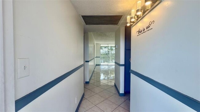 Building Photo - 9340 Lagoon Pl