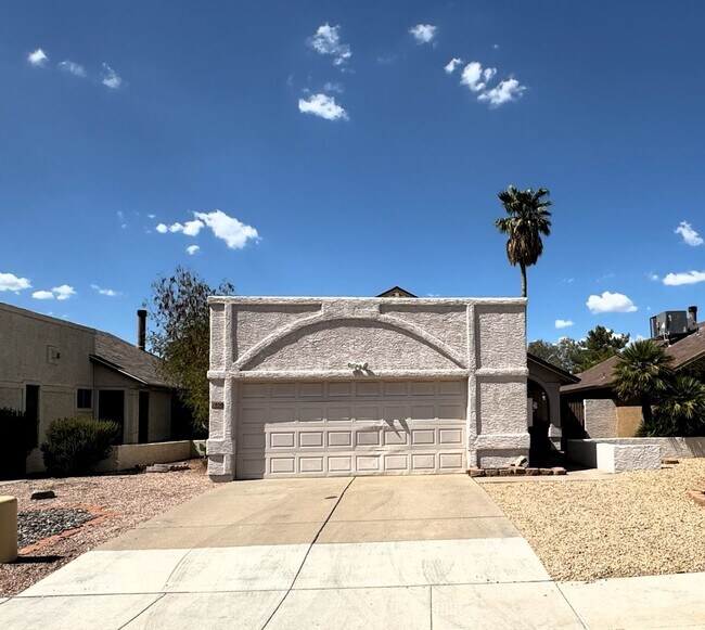 Building Photo - 3 BEDROOM WITH FIREPLACE AND LVP PLANK FLO...