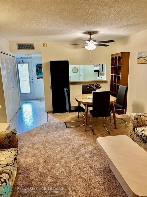 Foto del edificio - 9081 Lime Bay Blvd