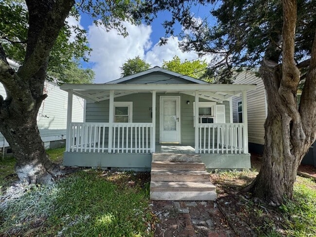 Downtown, 2 bedroom cottage - Downtown, 2 bedroom cottage House