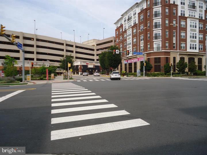 2665 Prosperity Ave Unit 327, Fairfax, VA 22031 Room for Rent in