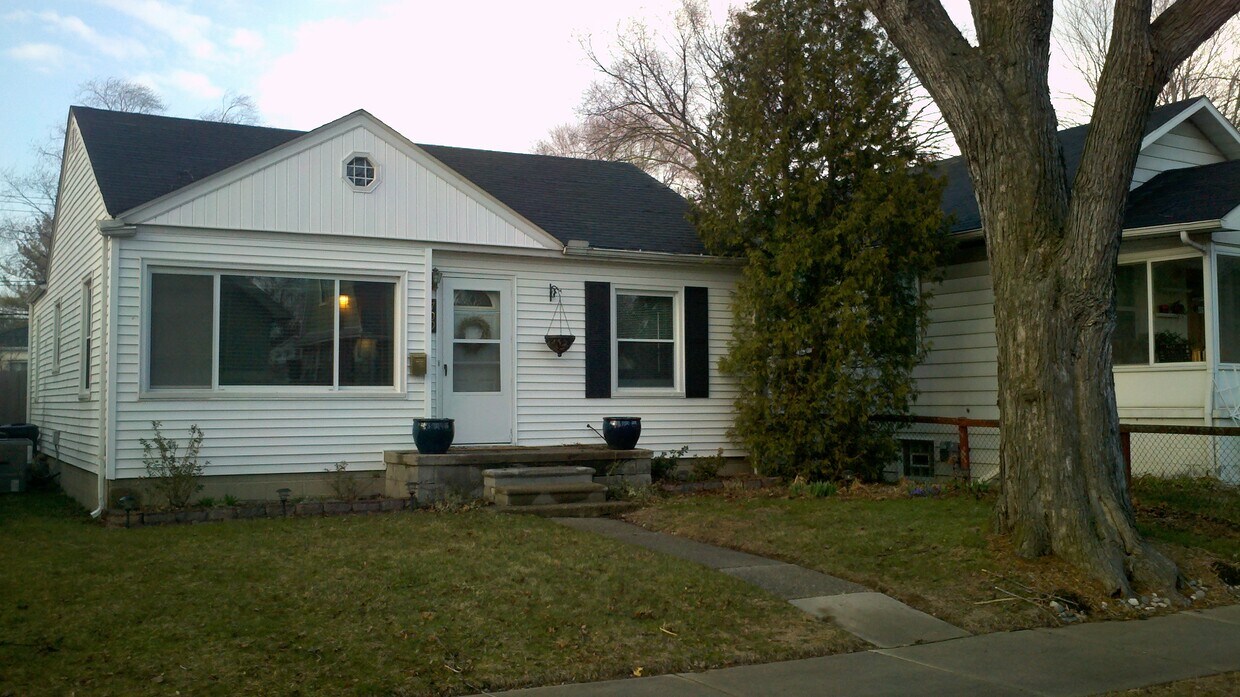 Primary Photo - 709 St Charles Ct