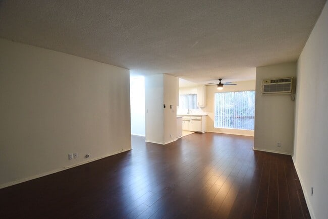 Building Photo - 10745 Hortense St