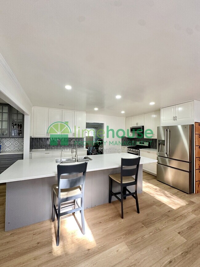 Foto del edificio - 948 Forest Lakes Cir