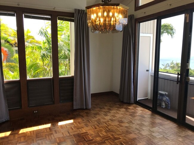 Building Photo - Waialae Iki, large family home 4 bedroom, 4 baths, 2 car garage