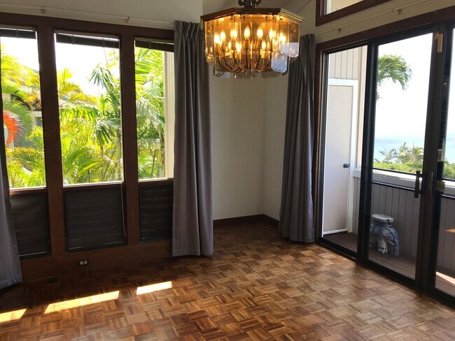 Foto del edificio - Waialae Iki, large family home 4 bedroom, 4 baths, 2 car garage
