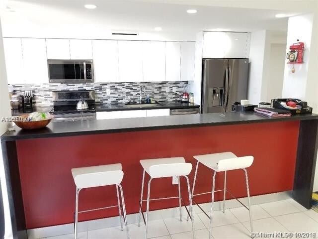 Building Photo - 18011  Biscayne Blvd  1701