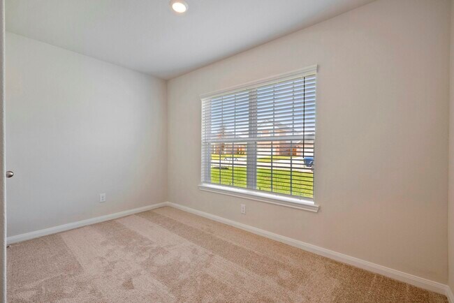 Foto del edificio - 400 Mustang Trot Dr