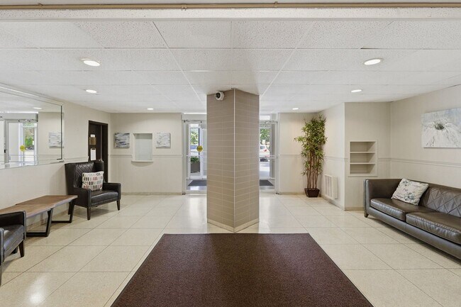 Photo du bâtiment - Seaway Tower Apartments