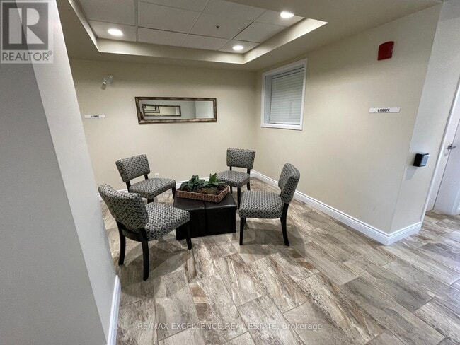 Building Photo - 2 Colonial Dr