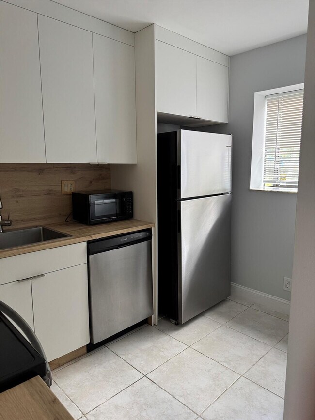 Foto del edificio - 313 Gardens Dr