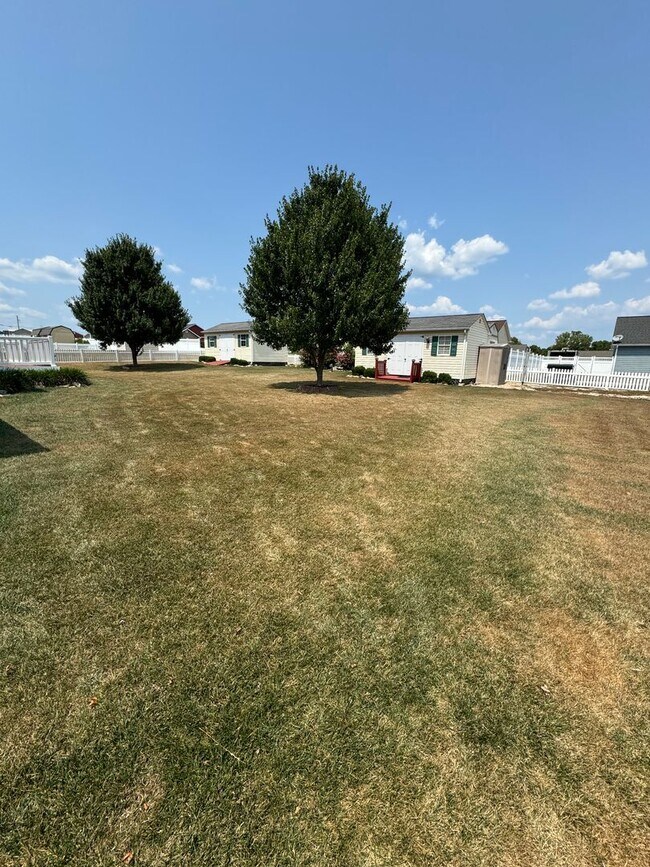 Building Photo - Single Family Home in Broadway
