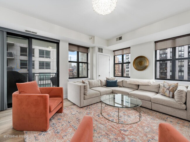Foto del edificio - 451 W Huron St