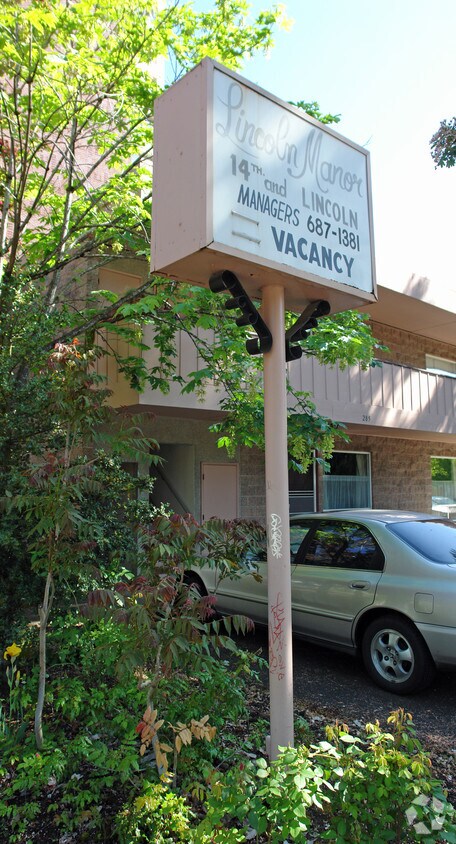 Building Photo - Lincoln Manor