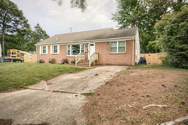 Foto del edificio - Call Sabrina Thomas Office at 757-767-0767 for more information