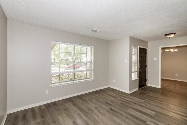 Foto del edificio - 4635 Linden Pl