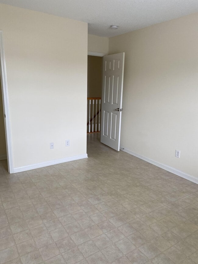Foto del edificio - 4033 Cobblestone Dr