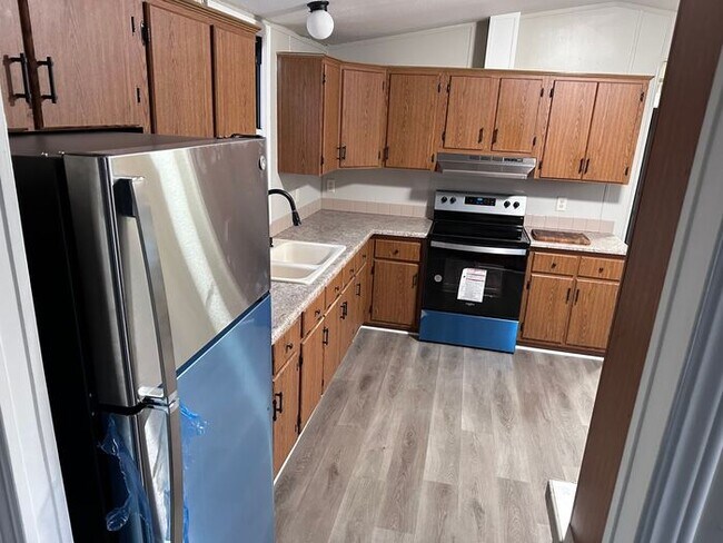 Building Photo - 3 Bed 2 Bath Home in Manhattan, KS