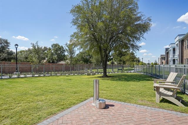 Foto del edificio - 4700 W Spring Creek Pkwy