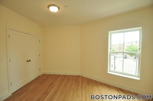 Foto del edificio - 877 Beacon St