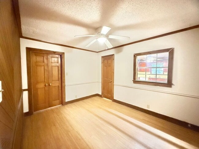 Foto del edificio - 6009 Sewell St