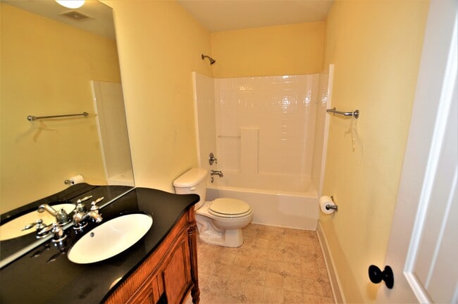 Foto del edificio - 2027 Rossburg Pl