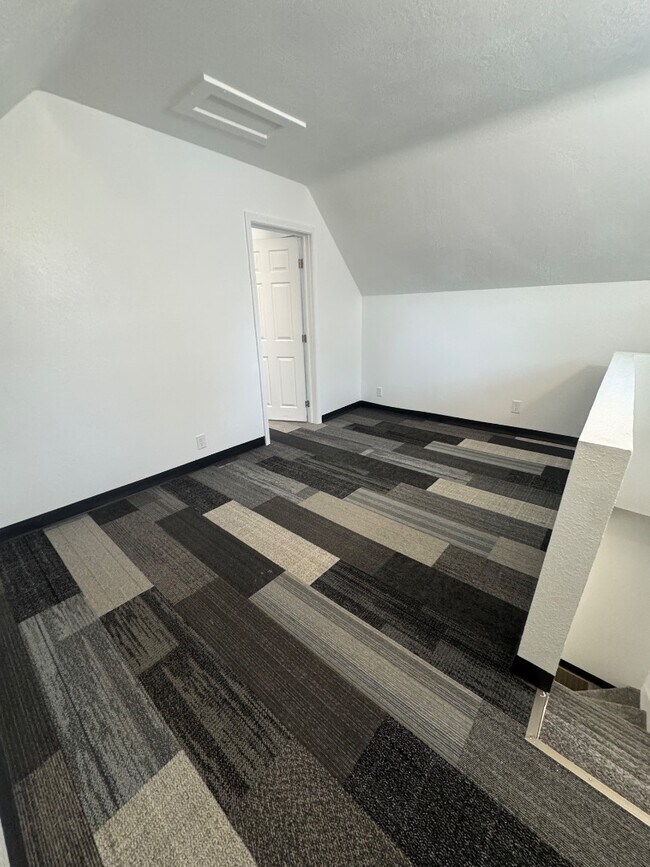 Foto del edificio - 315 W Oakridge Ave