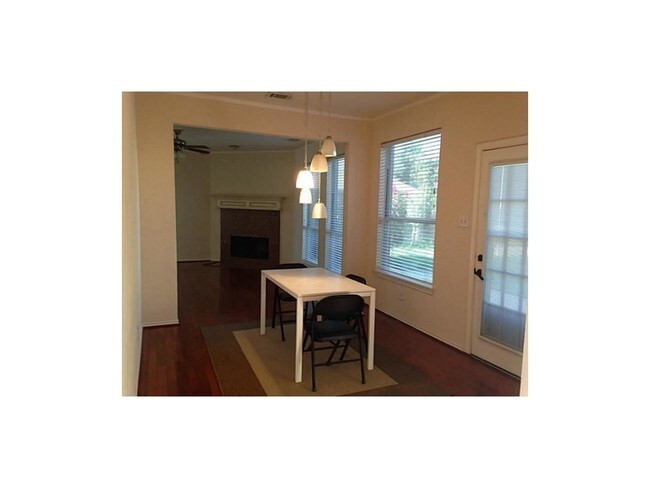 Building Photo - 9225 Longview Dr