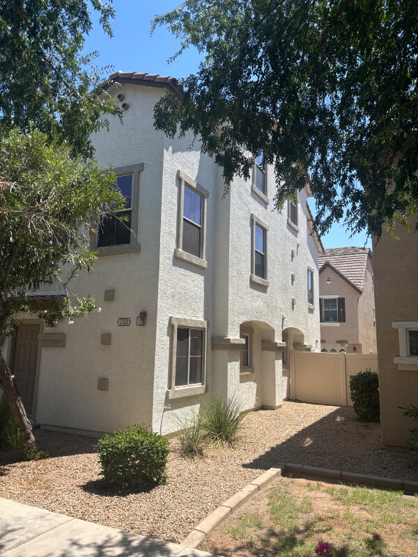 Foto principal - 700 N Port Dr