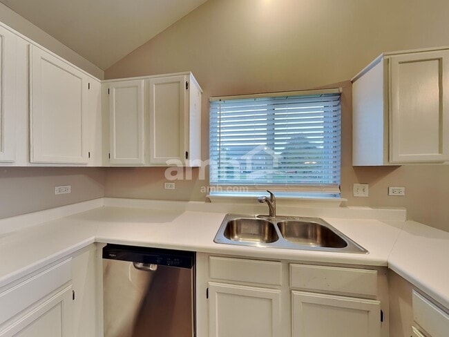 Foto del edificio - 495 W Camden Ln